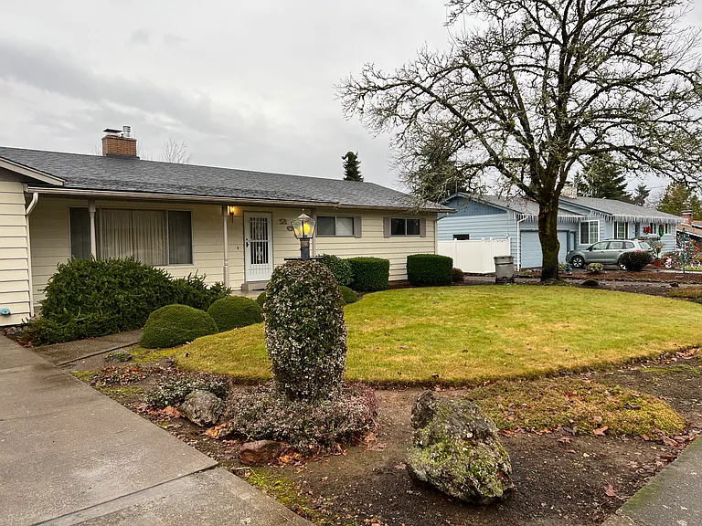 266 NW Douglas St — Photo 39