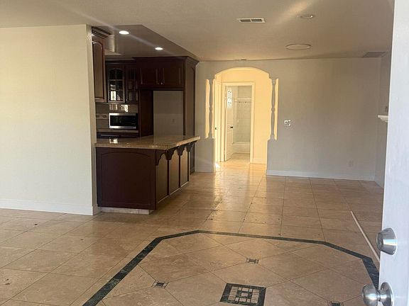 2nd image of 621 S East St #3