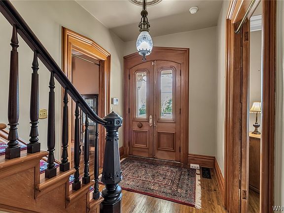 3rd image of 33 State St
