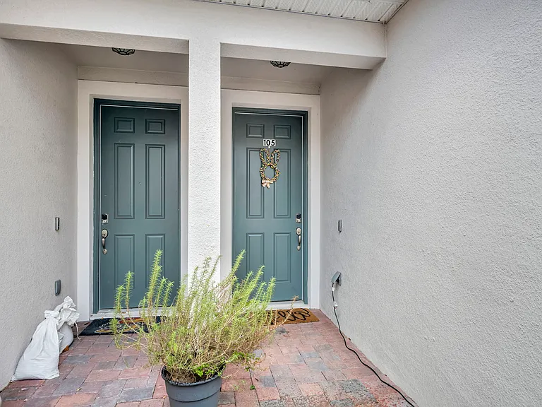 1445 Isabella Dr — Photo 2