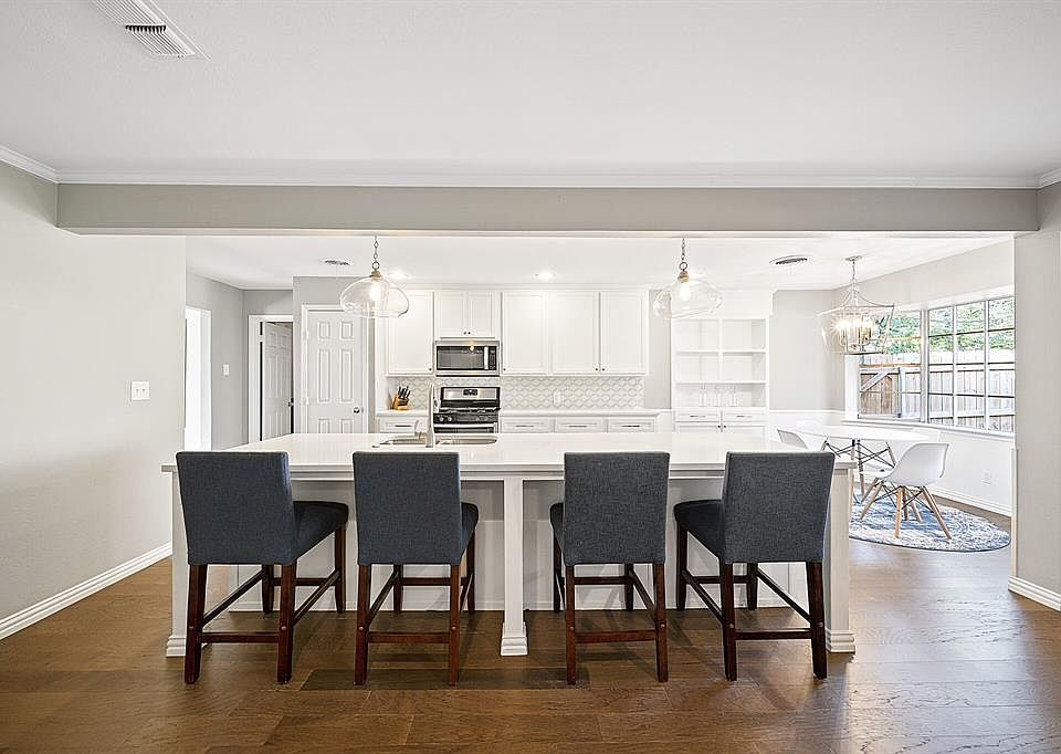 1st image of 601 Royal Ridge Dr