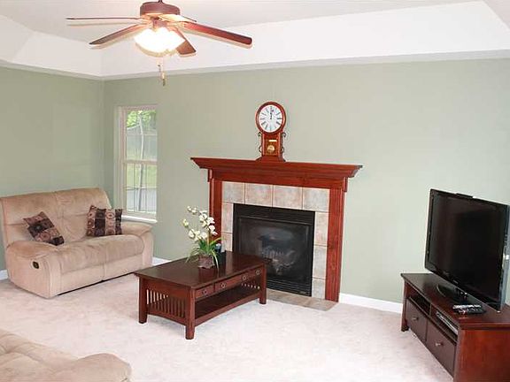 3rd image of 114 Henley Dr