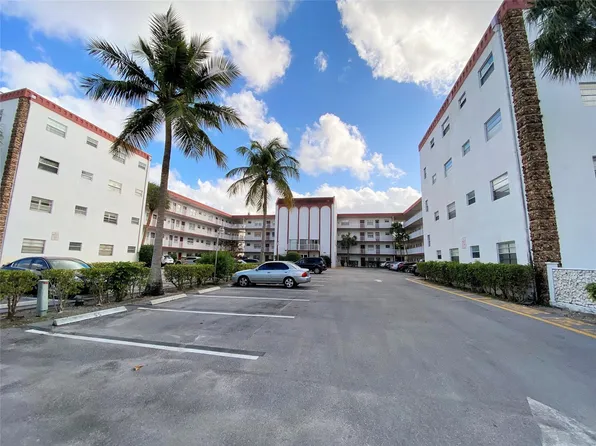 4270 NW 40th Street #215, Lauderdale Lakes, FL 33319