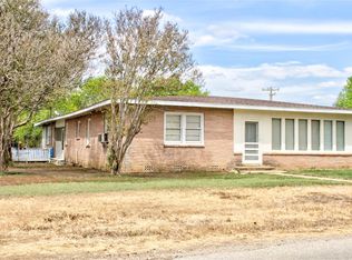 500 N Texas Ave, Nixon, TX 78140