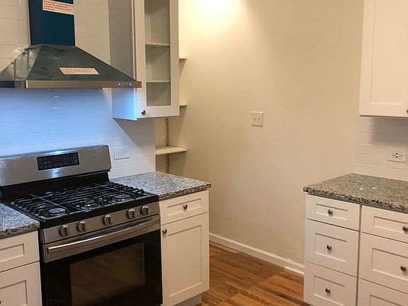 3rd image of 4639 N Damen Ave House 2