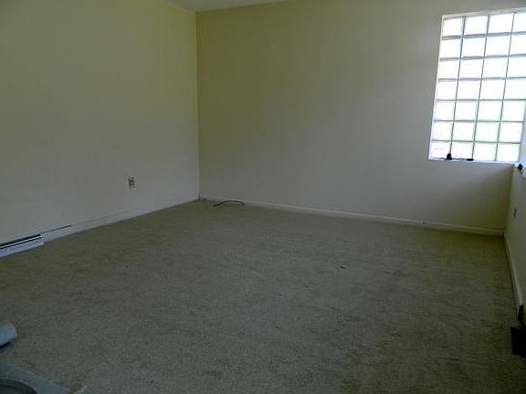 3rd image of 844 W Circle Dr