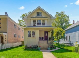 1813 W Greenleaf Ave, Chicago, IL 60626