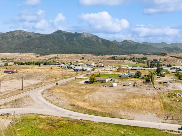 1374 Osloski Rd, Eureka, MT 59917