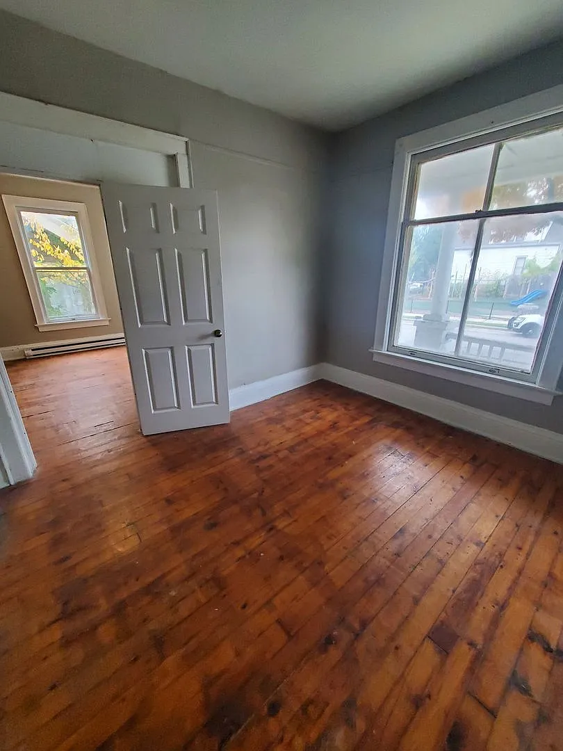 2106- 2106A W Keefe Ave (Duplex) — Photo 3