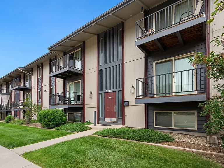 Lakemont Apartments — Photo 25