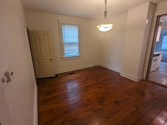 5th image of 144 La Belle St