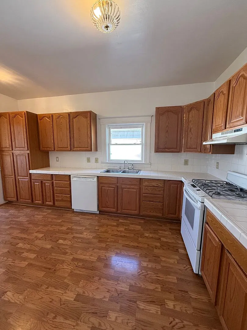 Charming Craftsman Home — Photo 4