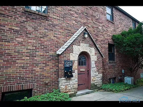 2nd image of 1317 Laclede Rd APT 1