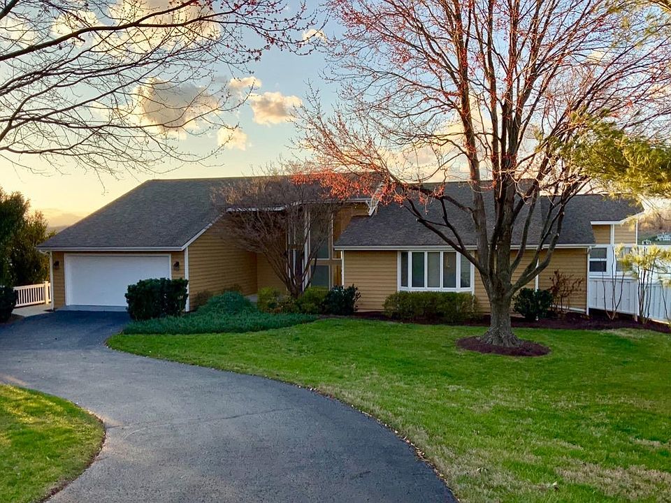 1st image of 2895 Waters Edge Dr