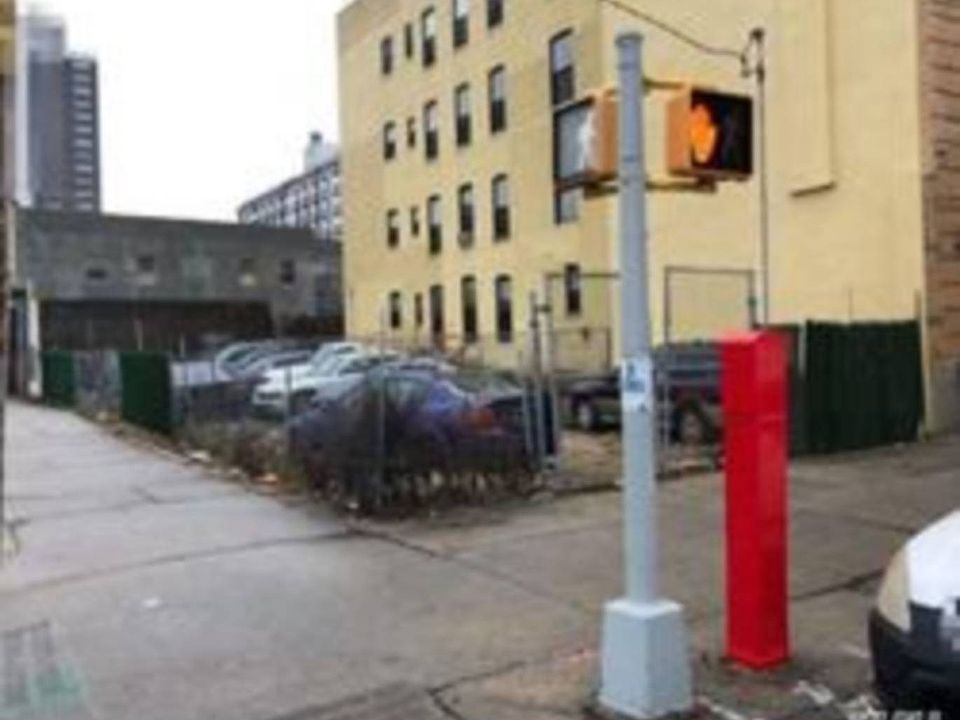 2nd image of Blake Ave