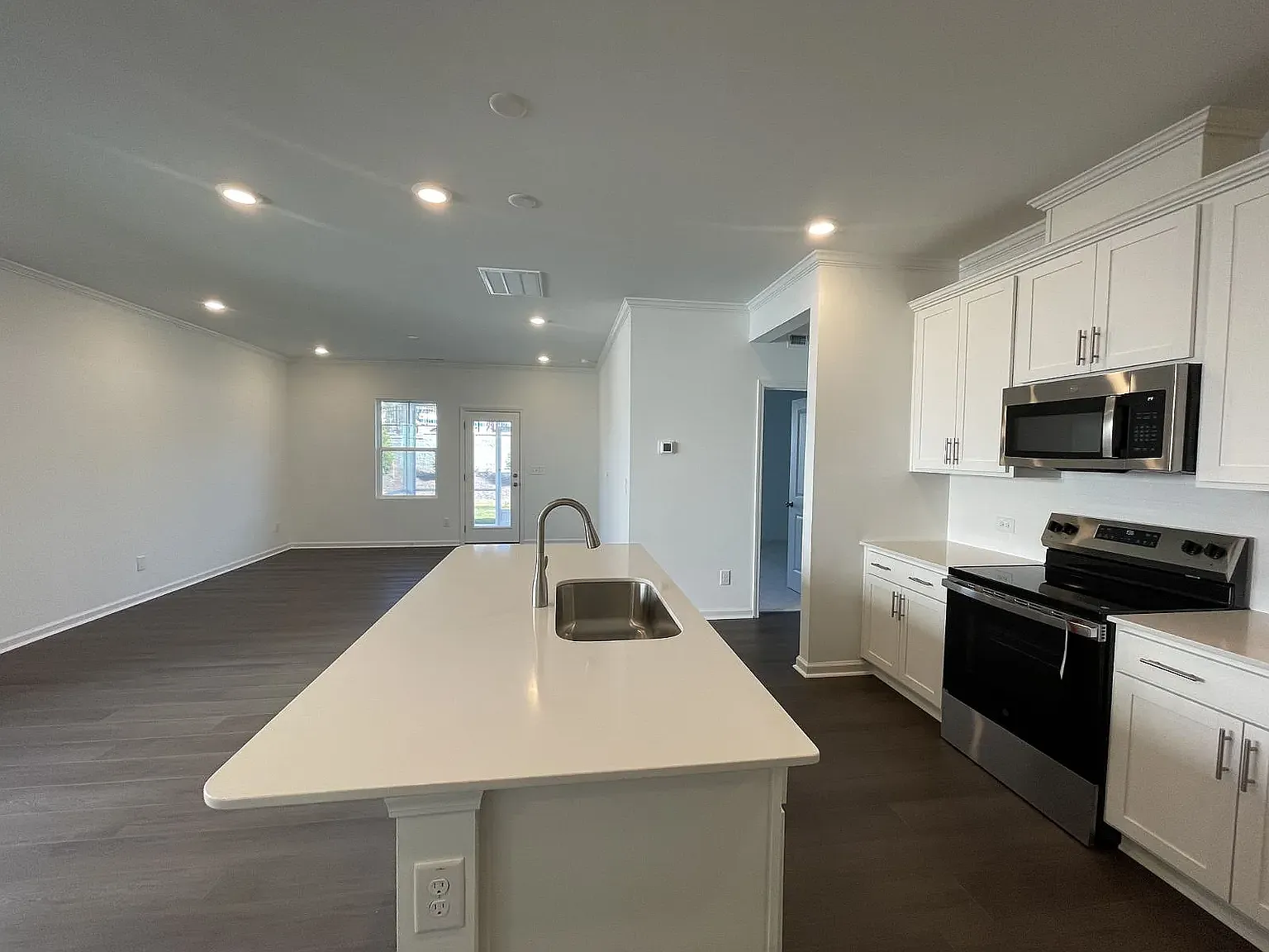 4 bed, 2134 sqft, $1,950 — Photo 4