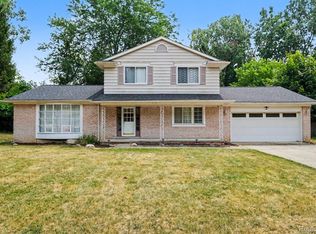 436 Dutch Mill Dr, Flushing, MI 48433