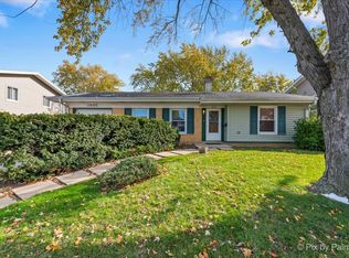 1645 Chippendale Rd, Hoffman Estates, IL 60169