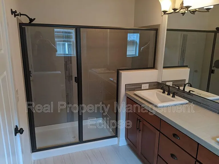 1320 Chelsea Walk NE — Photo 9