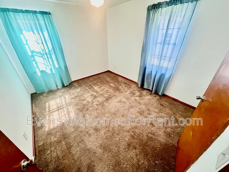 2 bed, 1.0 bath, $1,100 — Photo 4