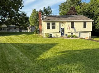71 Easy St, Farmingdale, ME 04344