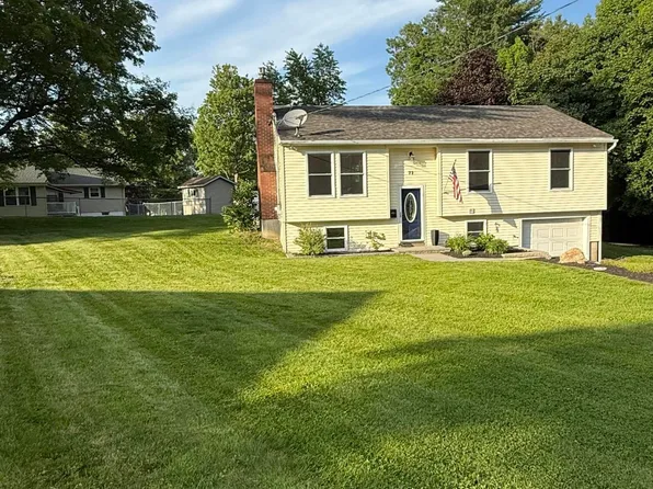 71 Easy Street, Farmingdale, ME 04344