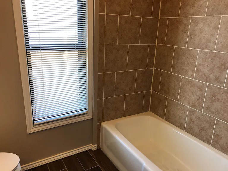 768 W 13th St #B9 — Photo 7