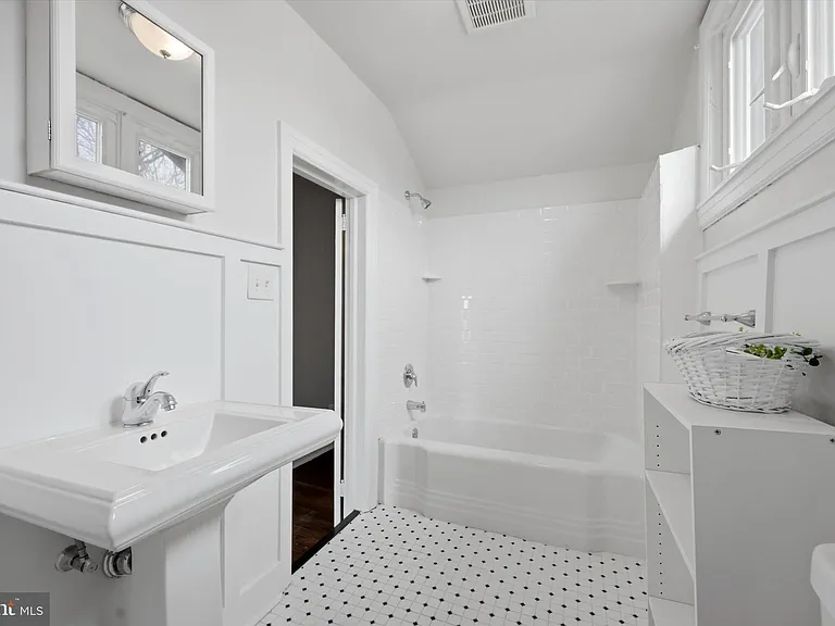 101 N Eagle Rd #2 — Photo 3