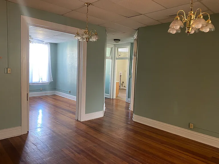 109 S Main St — Photo 5