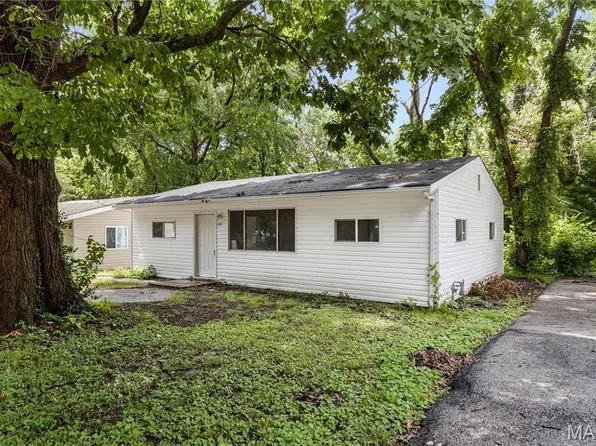 121 Cady Dr, Saint Louis, MO 63135