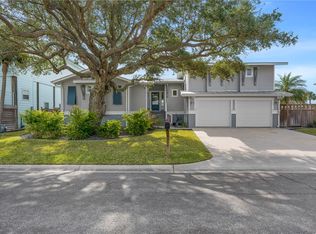 6 Flamingo Rd, Rockport, TX 78382