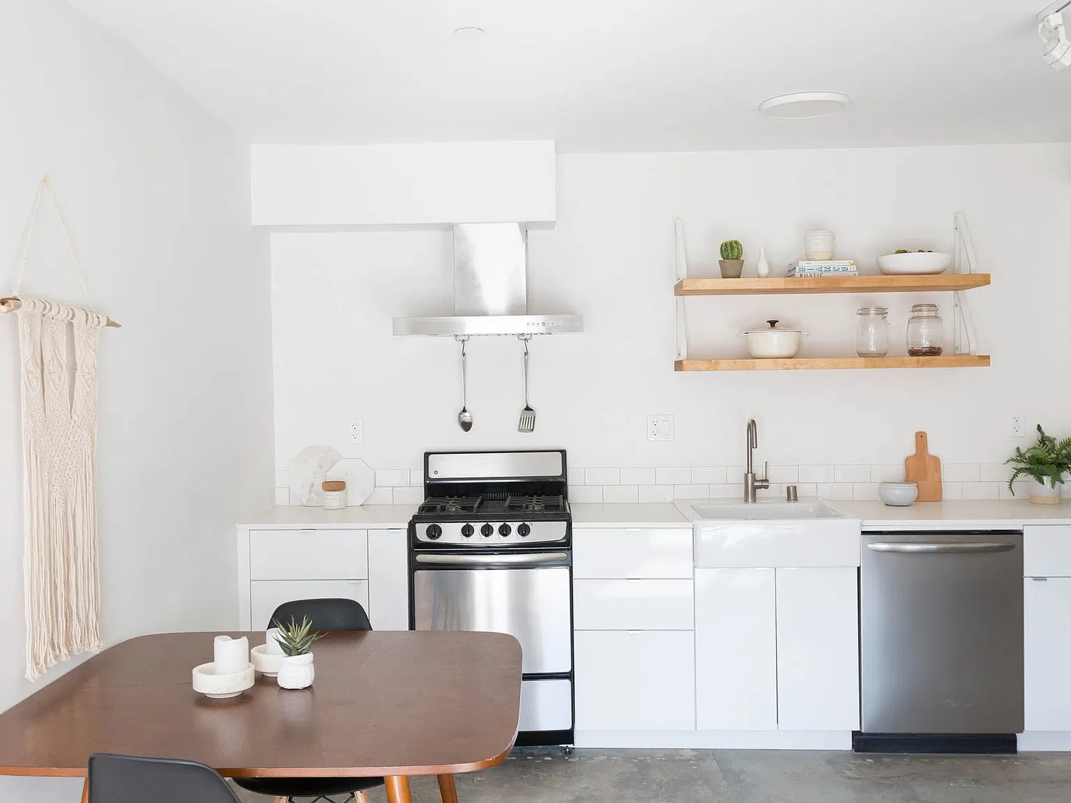 3 bed, 1000 sqft, $4,000 — Photo 1