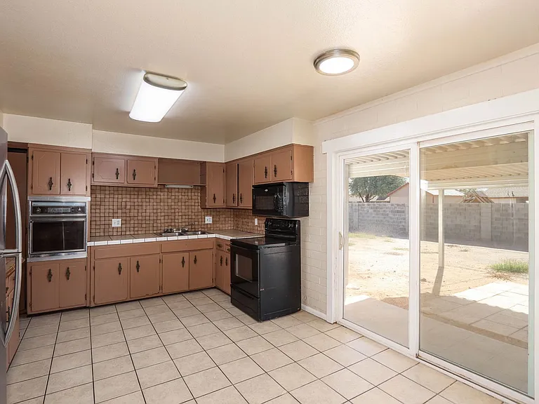 1185 E Avila Ave — Photo 7