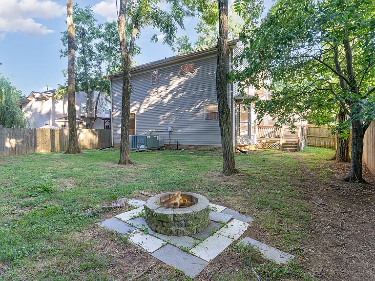 705 Ashfield Ct — Photo 15
