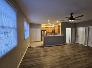 235 N Sacramento St APT F, Sycamore, IL 60178