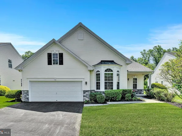 38 Buckingham Dr, Pennington, NJ 08534