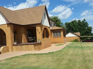 602 N 4th St, Sayre, OK 73662