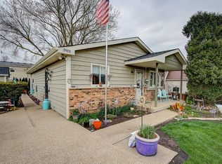 19488 W Wiech Rd, Mundelein, IL 60060
