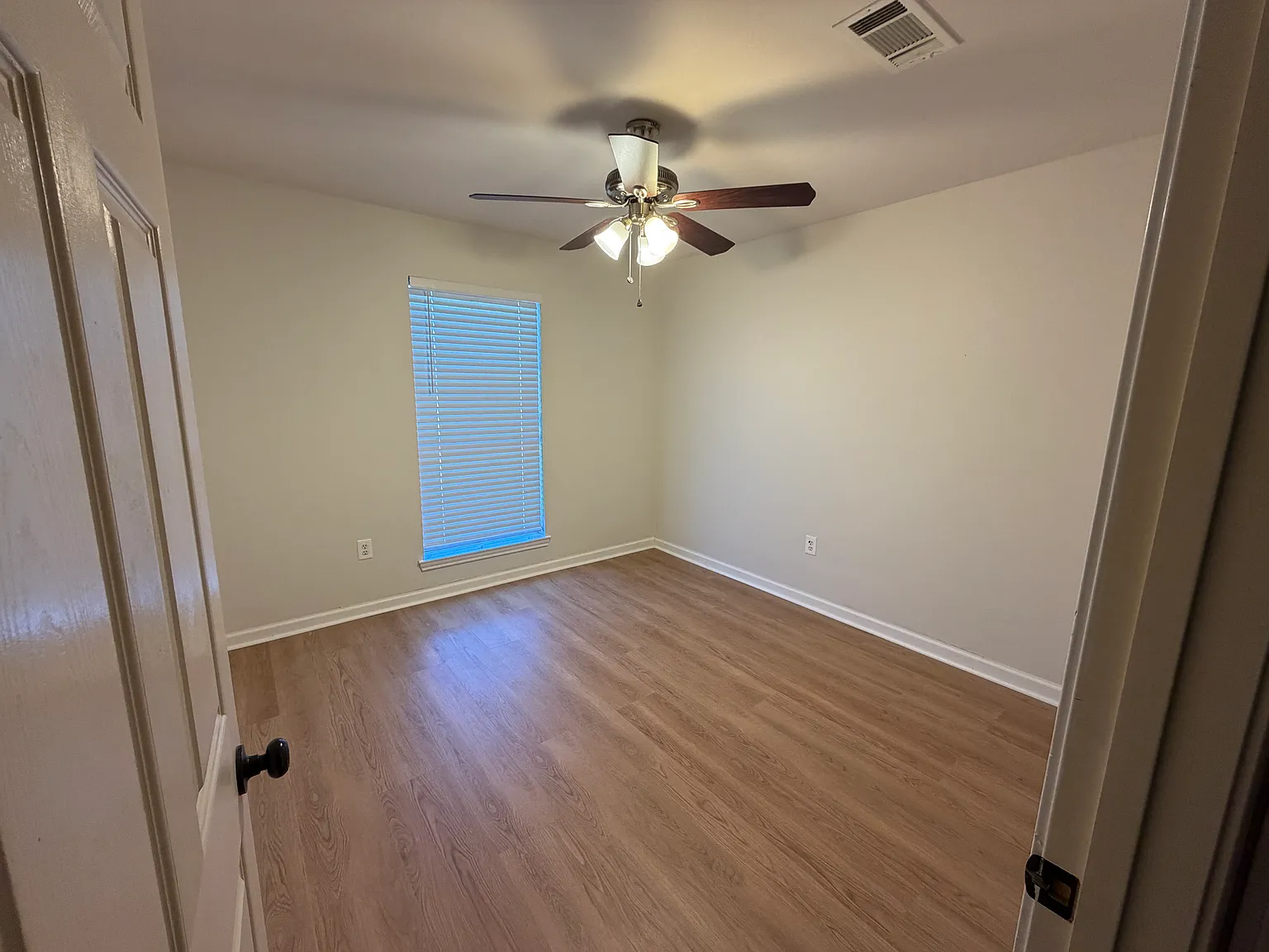 3 bed, 1590 sqft, $1,950 — Photo 2