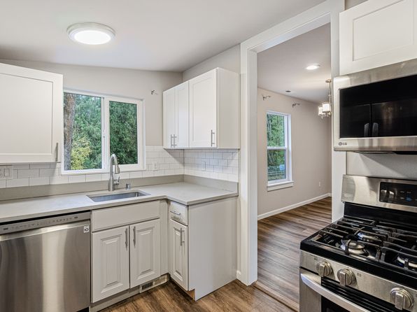 2301 NE 125th St #101