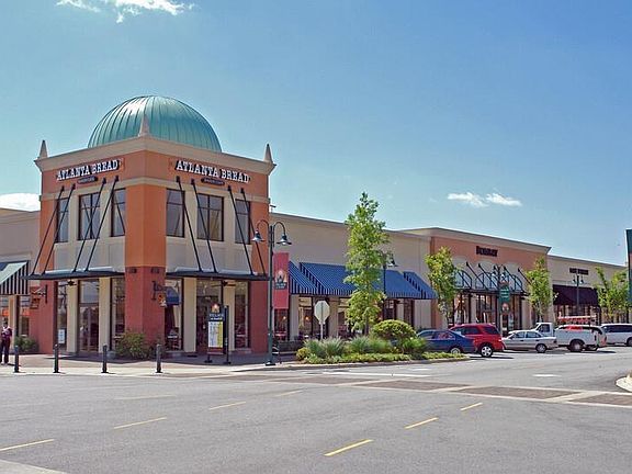 2nd image of 214 Barracks Rd