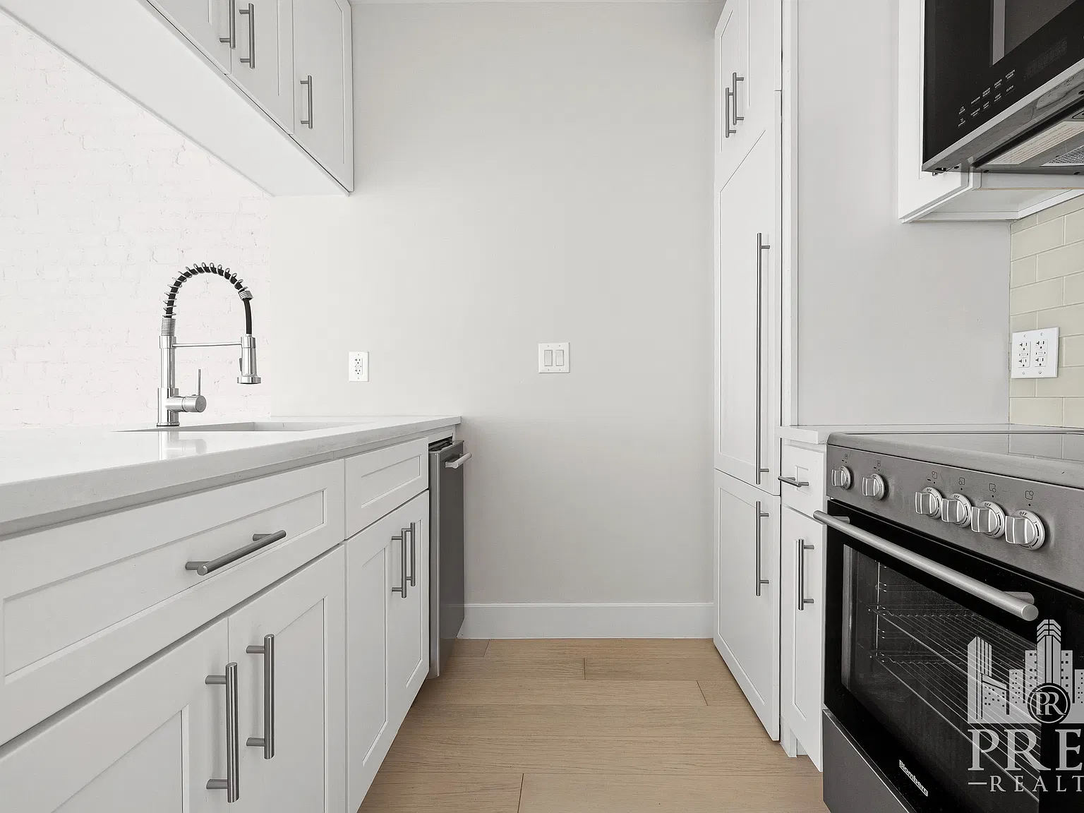 1672 Third Avenue — Photo 2