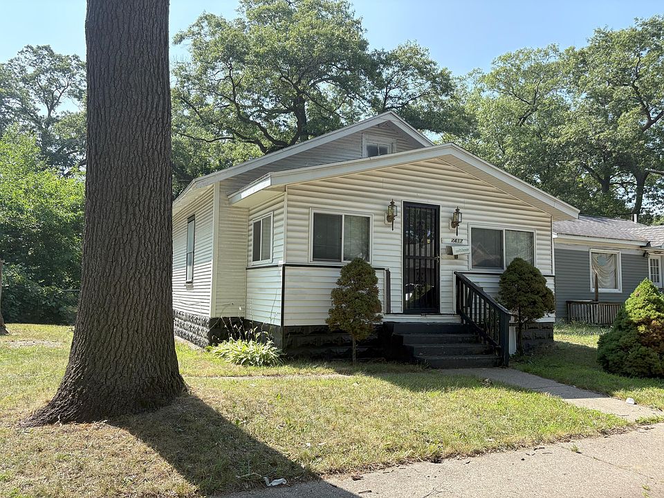 2nd image of 2417 Hoyt St