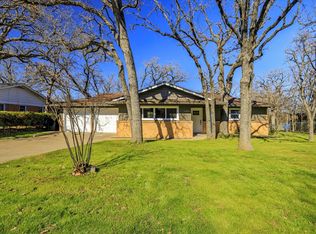 7237 Robinhood Ln, Fort Worth, TX 76112