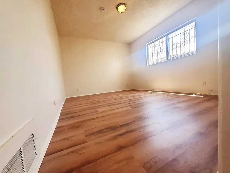 1926-1930 W Jefferson Blvd #30-5 — Photo 11