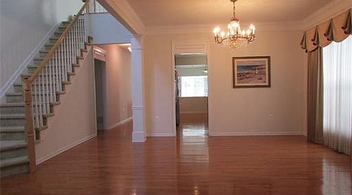 3rd image of 256 Longwood Ln