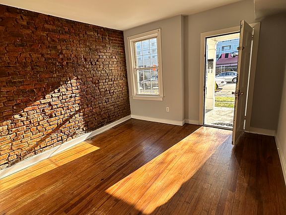 3rd image of 3022 W Marshall St