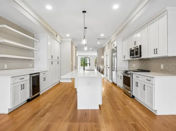 1329 Irving St NW APT 2, Washington, DC 20010