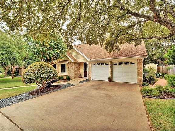 3rd image of 3903 Balcones Woods Dr