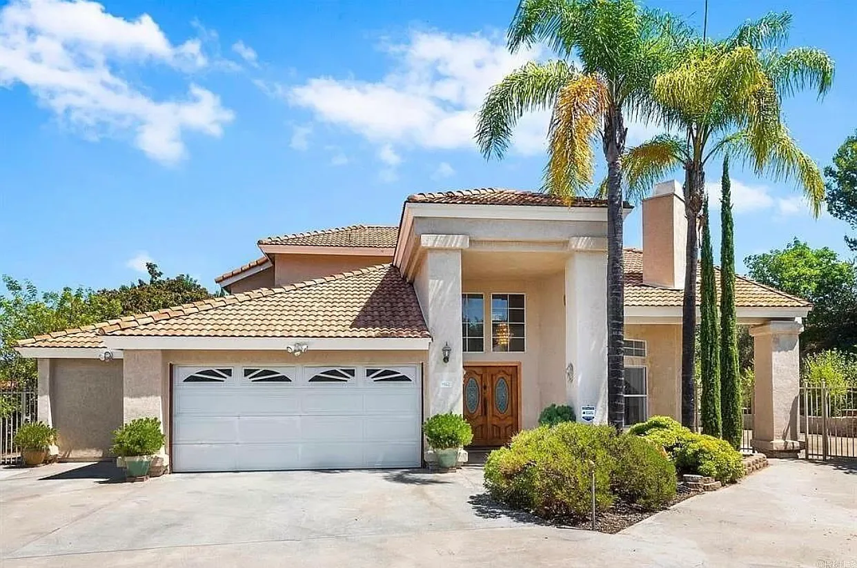3 bed, 2.5 bath, 2000 sqft, $3,900 — Photo 1